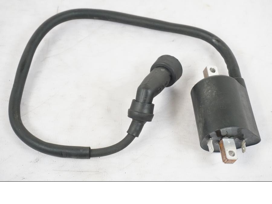 Framsidan på Tändspole från en Yamaha XVS 1100 -2004 motorcykel.