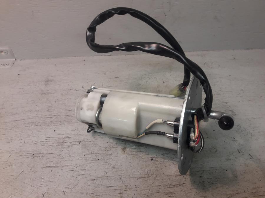 Framsidan på Bensinpump insprut från en Kawasaki GTR 1400 -2012 motorcykel.