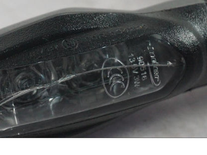 Snett uppifrån på Blinkers LED från en KTM 1290 Super Duke R -2022 motorcykel.