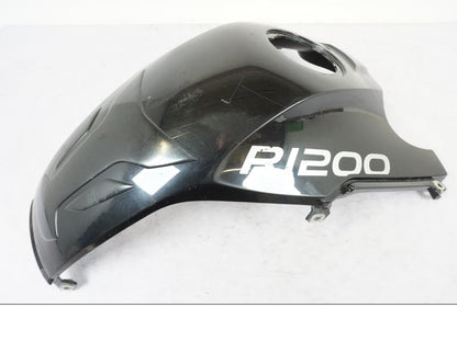 Framsidan på Tankkåpa från en BMW R 1200 GSA -2012 motorcykel.