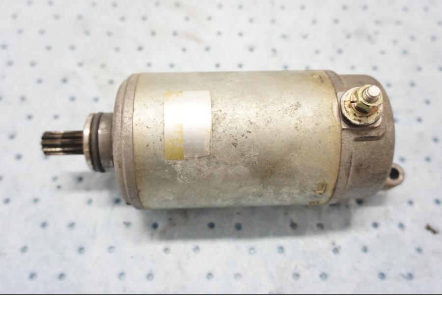 Framsidan på Startmotor från en Triumph Tiger -2001 motorcykel.