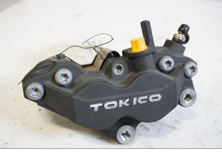 Framsidan på Bromsok från en Kawasaki Versys 1000 -2012 motorcykel.