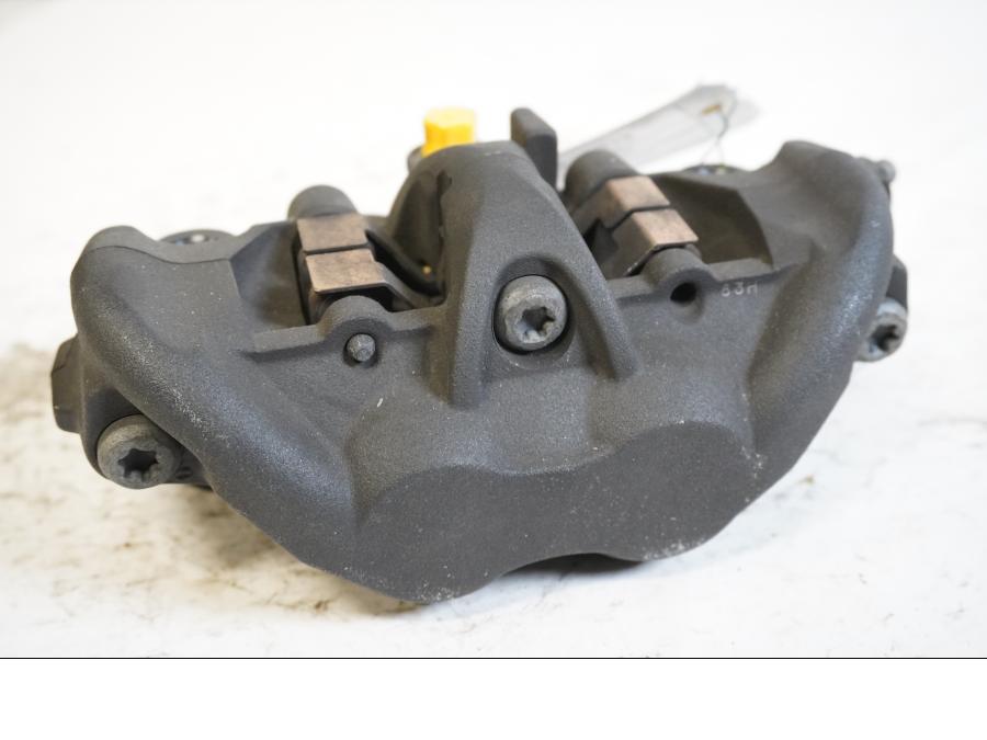 Baksidan på Bromsok från en Kawasaki ZX-10R -2008 motorcykel.