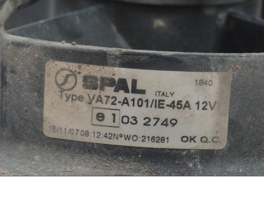 Snett uppifrån på Vattenkylfläkt från en BMW F 800 GS -2008 motorcykel.