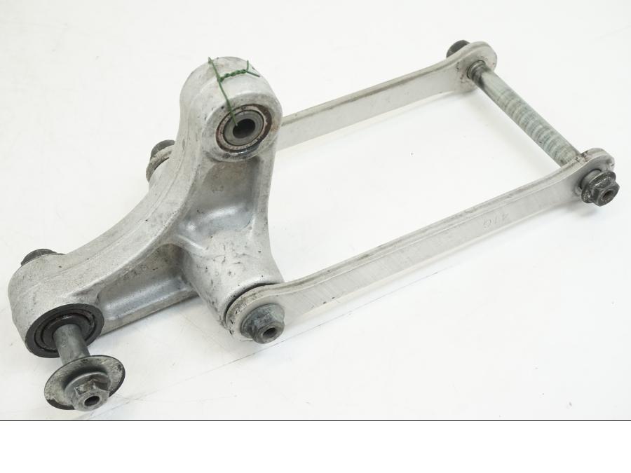 Framsidan på Stötdämparlänkage från en Suzuki GSX-R 1000 -2005 motorcykel.