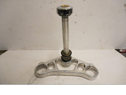 Framsidan på Gaffelkrona från en H-D V-Rod 1130 -2002 motorcykel.