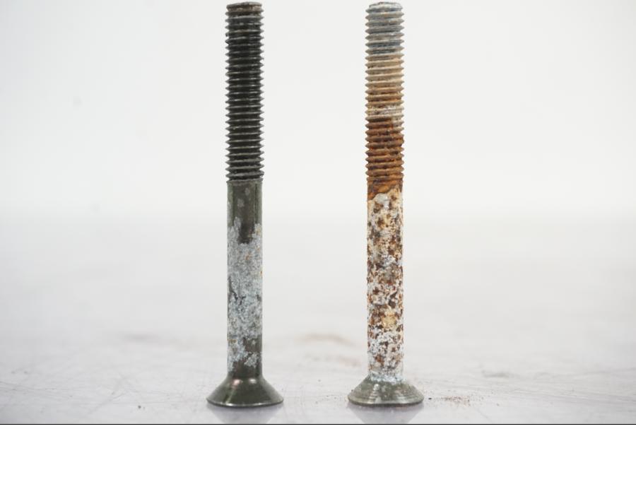 Snett nerifrån på Styrvikt från en Suzuki GSX 1300 RX -1999 motorcykel.