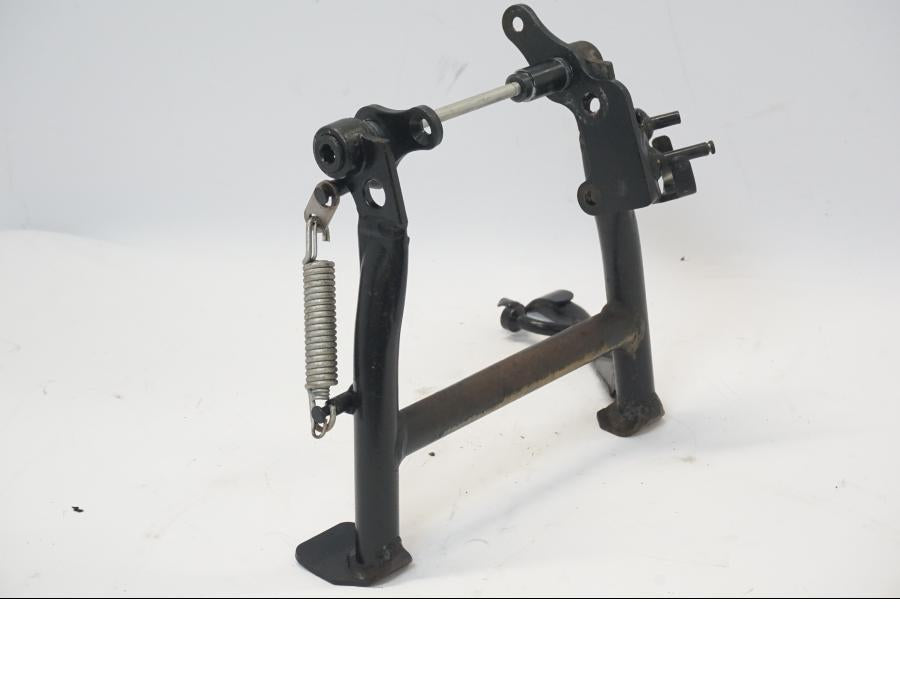 Baksidan på Centralstöd från en BMW R 1150 RS -2004 motorcykel.