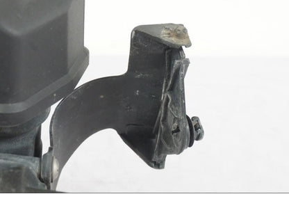 Snett nerifrån på Stötdämpare ESA från en BMW R 1200 GSA -2012 motorcykel.