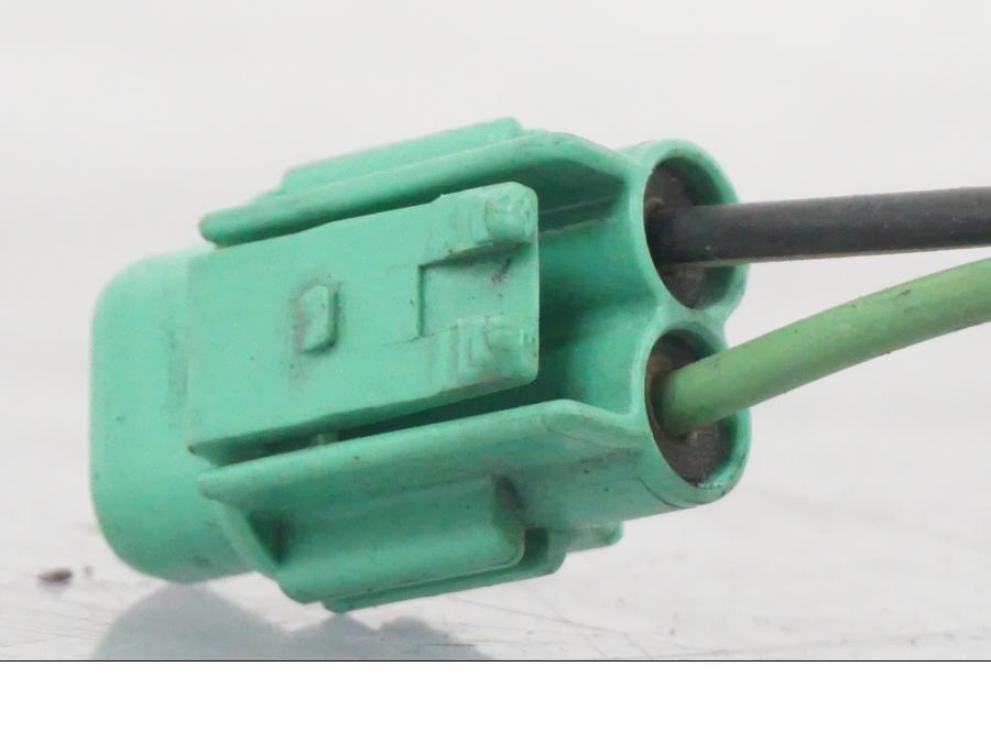 Baksidan på Sidostödsbrytare från en Suzuki GSF 1250 -2010 motorcykel.