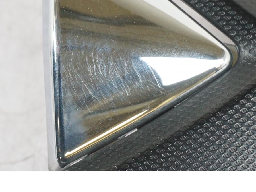 Baksidan på Sidopanel från en Suzuki GSF 1250 -2010 motorcykel.