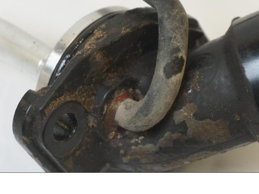 Extrabild2 på Oljenivågivare från en KTM 1190 Adventure -2015 motorcykel.