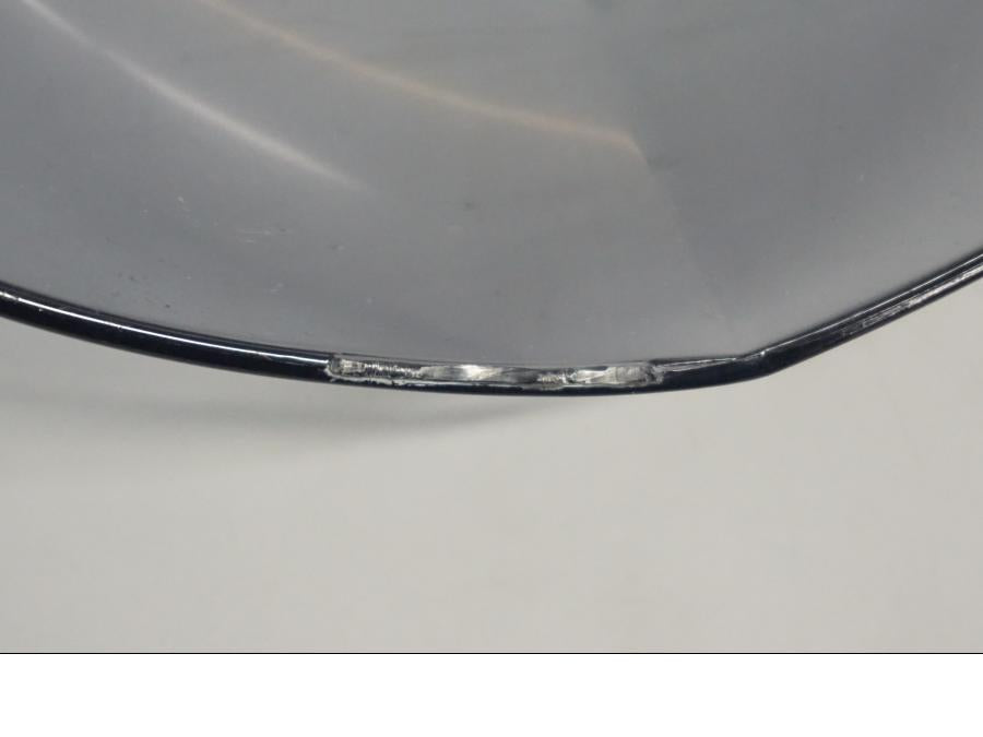 Snett uppifrån på Vindruta från en BMW F 650 CS -2003 motorcykel.