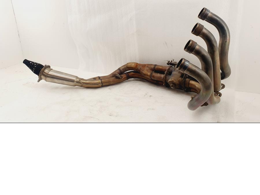 Snett nerifrån på Grenrör från en Honda CBR 900 RR -2003 motorcykel.