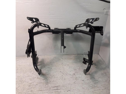 Höger sida på Strålkastarfäste från en Honda ADV 750 -2017 motorcykel.