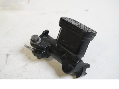 Framsidan på Bromshuvudcylinder från en Gasgas CG 250 -2013 motorcykel.