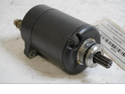 Framsidan på Startmotor från en KTM 125 Duke -2013 motorcykel.