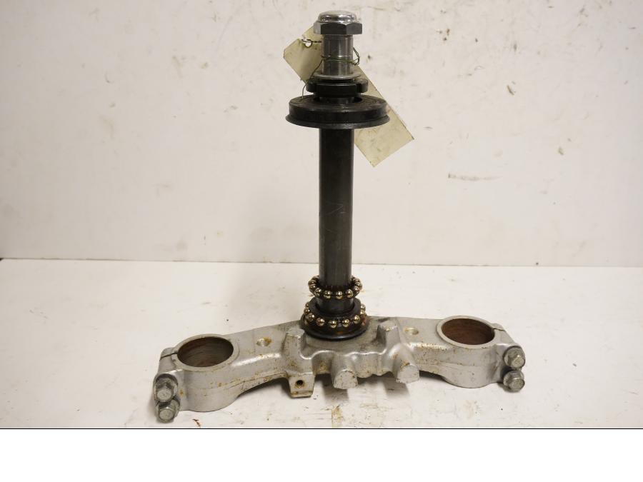 Framsidan på Gaffelkrona från en Suzuki SV 650 -2002 motorcykel.