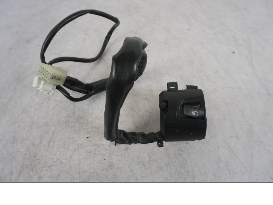 Baksidan på Styrelreglage från en Yamaha MT-09 -2016 motorcykel.