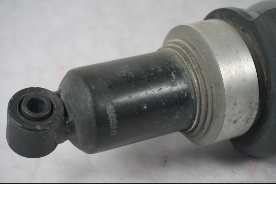 Baksidan på Stötdämpare från en BMW R 1200 R -2007 motorcykel.