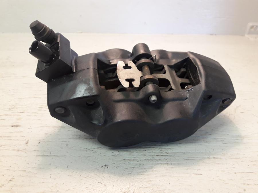 Baksidan på Bromsok från en BMW K 1200 S -2008 motorcykel.