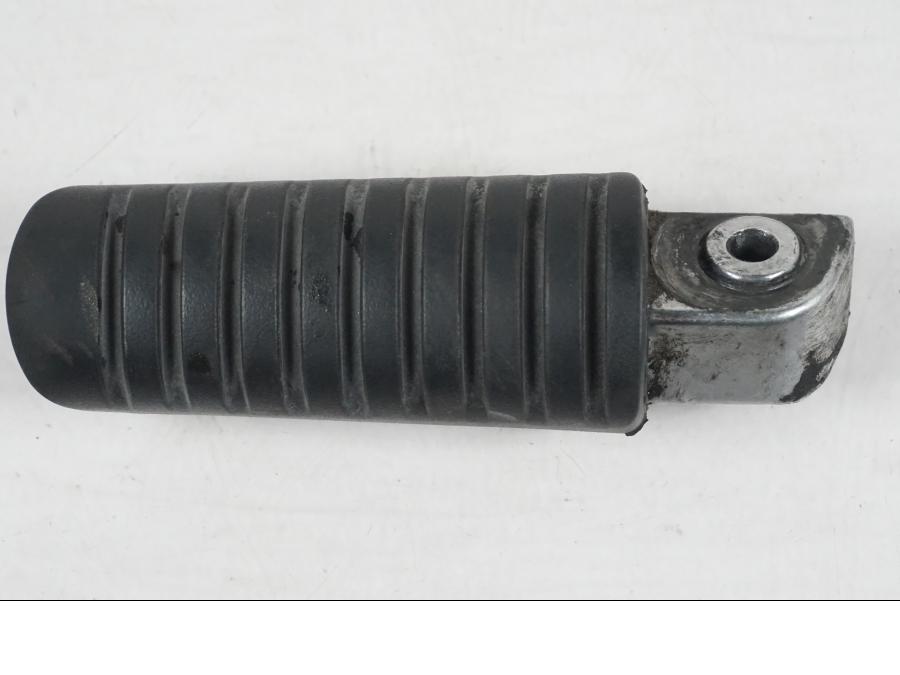 Vänster sida på Fotpinne från en Kawasaki ER-6N ABS -2010 motorcykel.