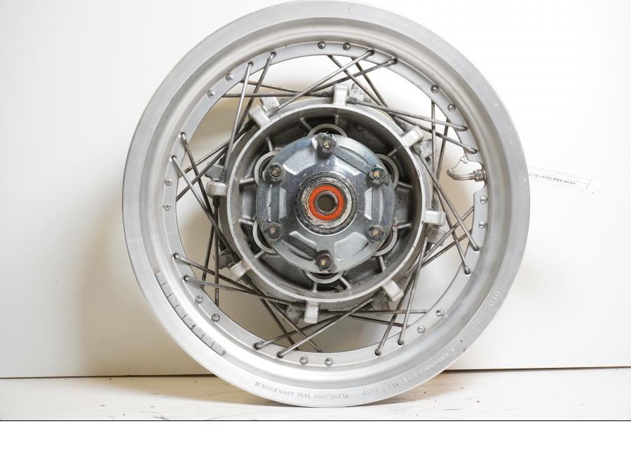 Framsidan på Fälg från en Yamaha XV 1100 -1996 motorcykel.