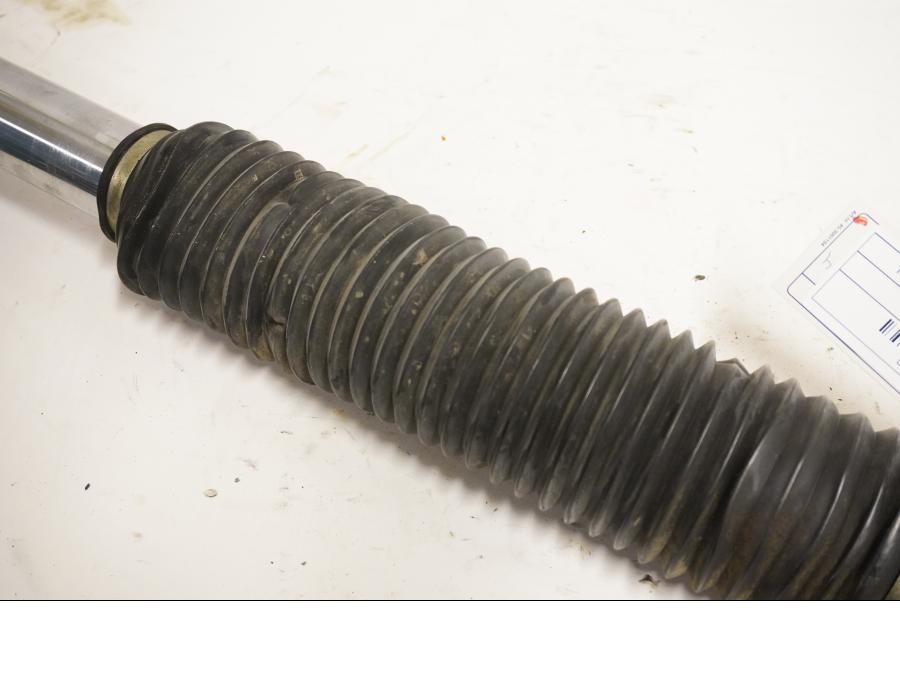 Höger sida på <p>Gaffelben höger från Triumph Tiger 955i 2004.</p>

<p>Komplett.</p> motorcykel.