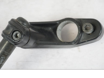 Snett uppifrån på Styre från en Suzuki GSX 550 EF -1985 motorcykel.