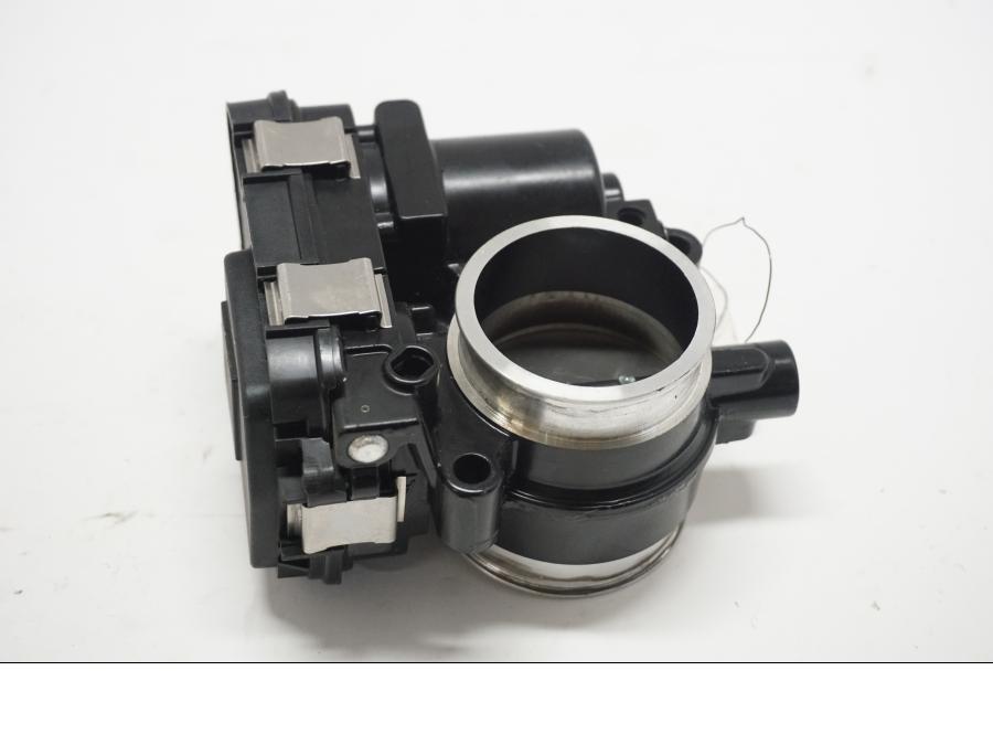 Snett uppifrån på Spjällhus från en BMW R 1250 GS -2019 motorcykel.