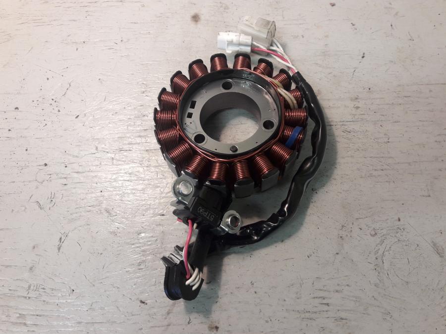 Framsidan på Generator från en Yamaha MT 125 -2017 motorcykel.