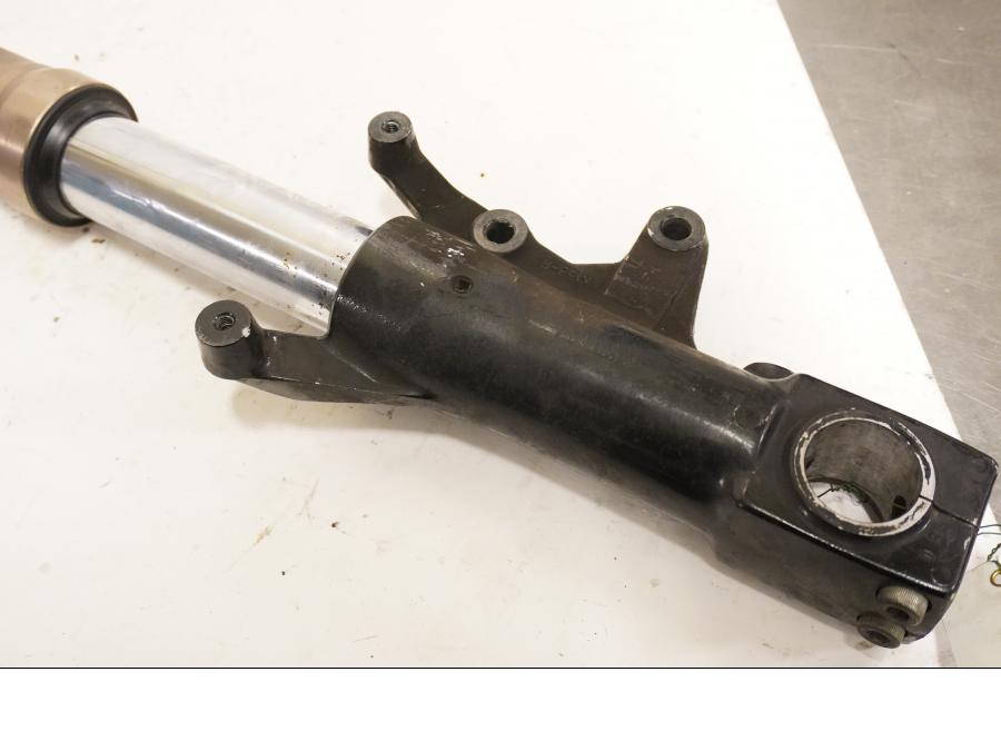 Vänster sida på Gaffelben från en Kawasaki ZXR 750 -1993 motorcykel.