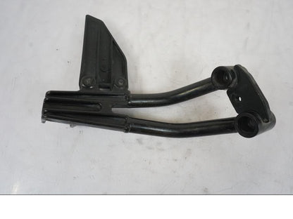 Höger sida på Fotpinnefäste från en KTM 125 Duke -2017 motorcykel.