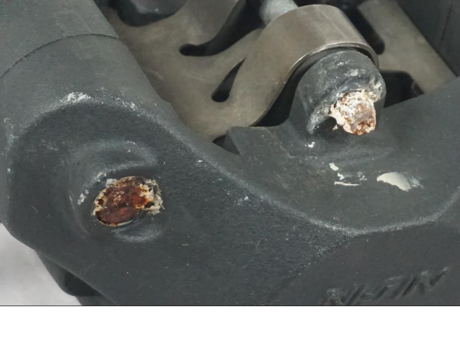 Baksidan på Bromsok från en Kawasaki GTR 1400 -2008 motorcykel.