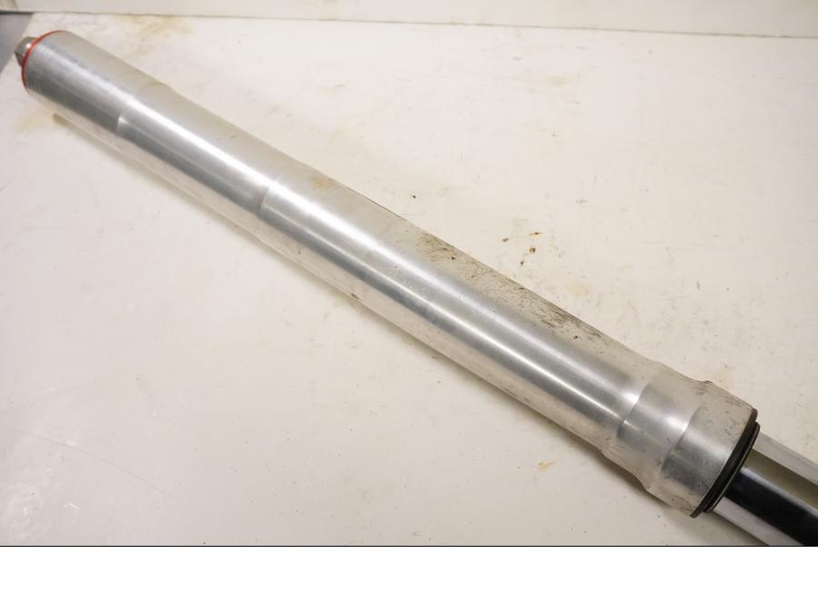 Höger sida på Gaffelben från en Ducati 748 -2001 motorcykel.