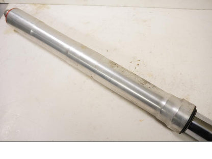 Höger sida på Gaffelben från en Ducati 748 -2001 motorcykel.