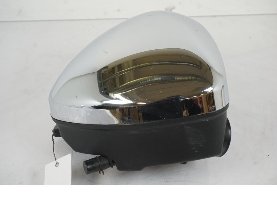 Vänster sida på Luftburk från en Suzuki VZR 1800 -2009 motorcykel.