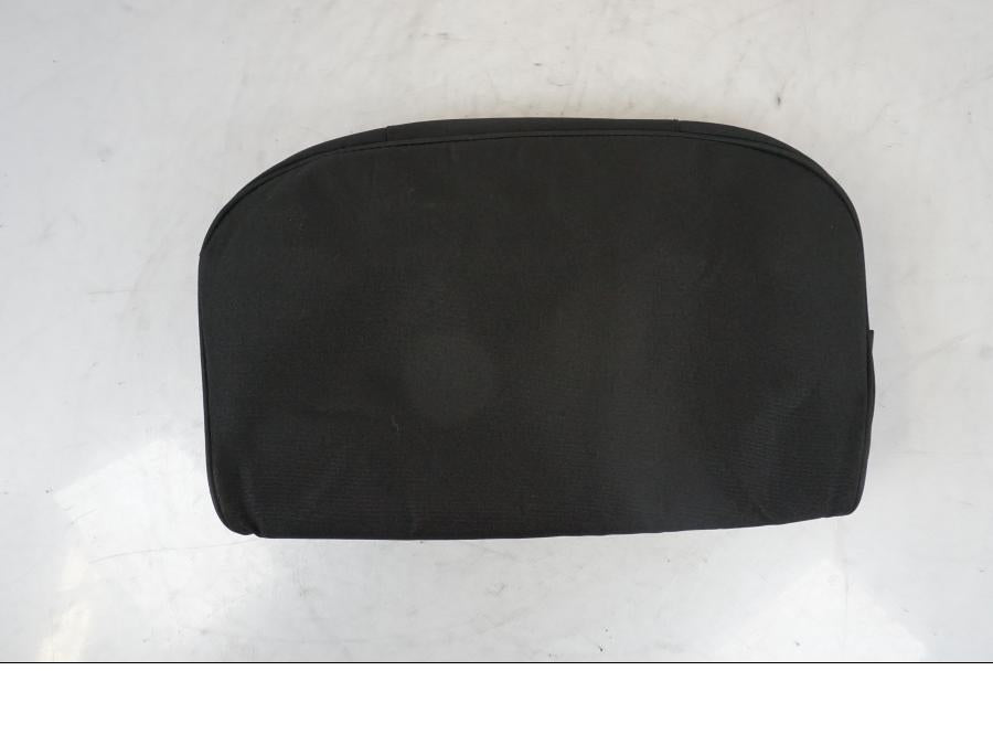 Snett uppifrån på Väska från en Universal Universal -2023 motorcykel.