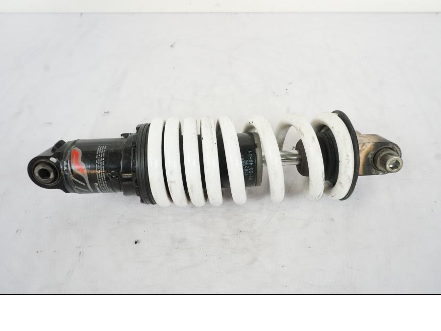 Baksidan på Stötdämpare från en KTM 125 Duke -2017 motorcykel.