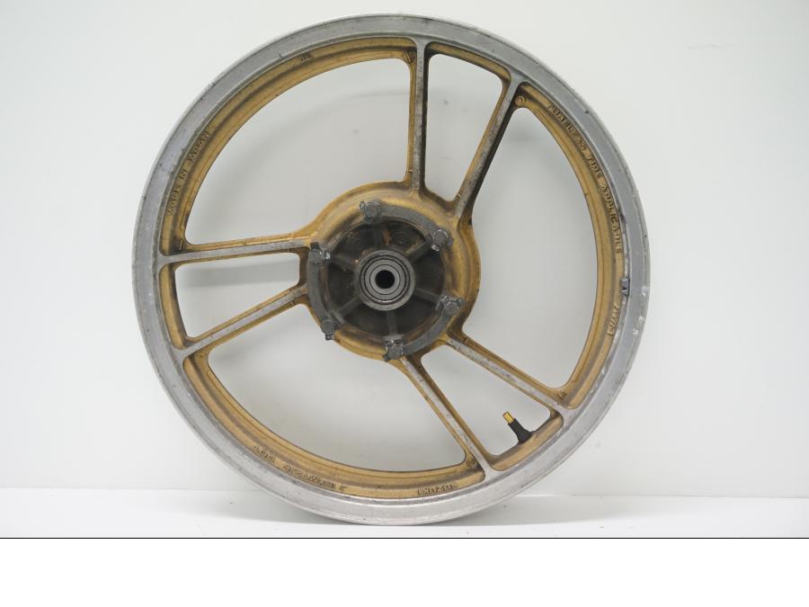 Framsidan på Fälg från en Suzuki GSX 550 -1985 motorcykel.