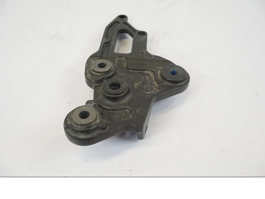 Höger sida på Fotpinnefäste från en Yamaha MT-07 -2018 motorcykel.