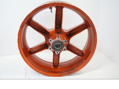 Framsidan på Fälg från en Buell XB9S -2003 motorcykel.