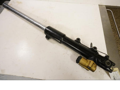 Framsidan på Gaffelben från en Suzuki GSX 1100 EF -1984 motorcykel.