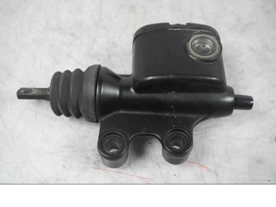 Framsidan på Bromshuvudcylinder från en H-D Touring Street Glide FLHX -2009 motorcykel.