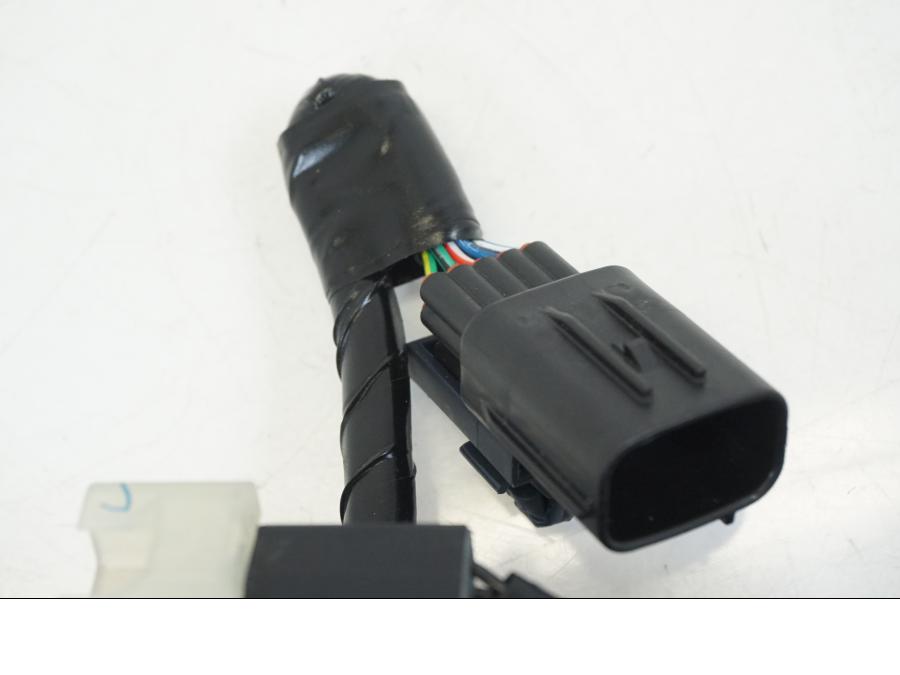 Snett uppifrån på Kablage från en Yamaha MT-09 Tracer -2021 motorcykel.