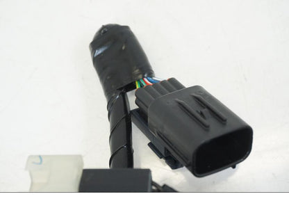 Snett uppifrån på Kablage från en Yamaha MT-09 Tracer -2021 motorcykel.