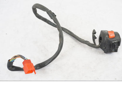 Framsidan på Styrelreglage från en Honda NT 650 V -2002 motorcykel.