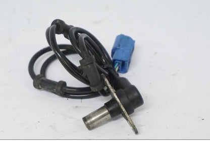 Snett nerifrån på ABS givare från en Honda CB 500 X -2015 motorcykel.