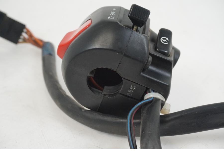 Höger sida på Styrelreglage från en Suzuki GSX-R 750 -2001 motorcykel.