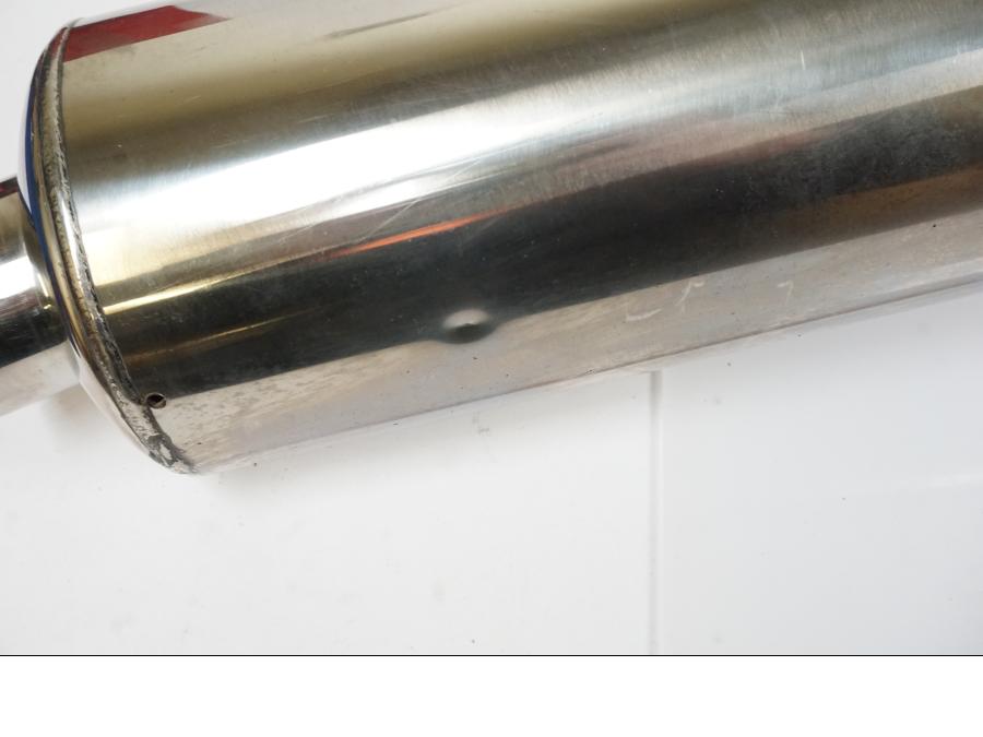 Vänster sida på Ljuddämpare från en Yamaha FZS 1000 -2001 motorcykel.